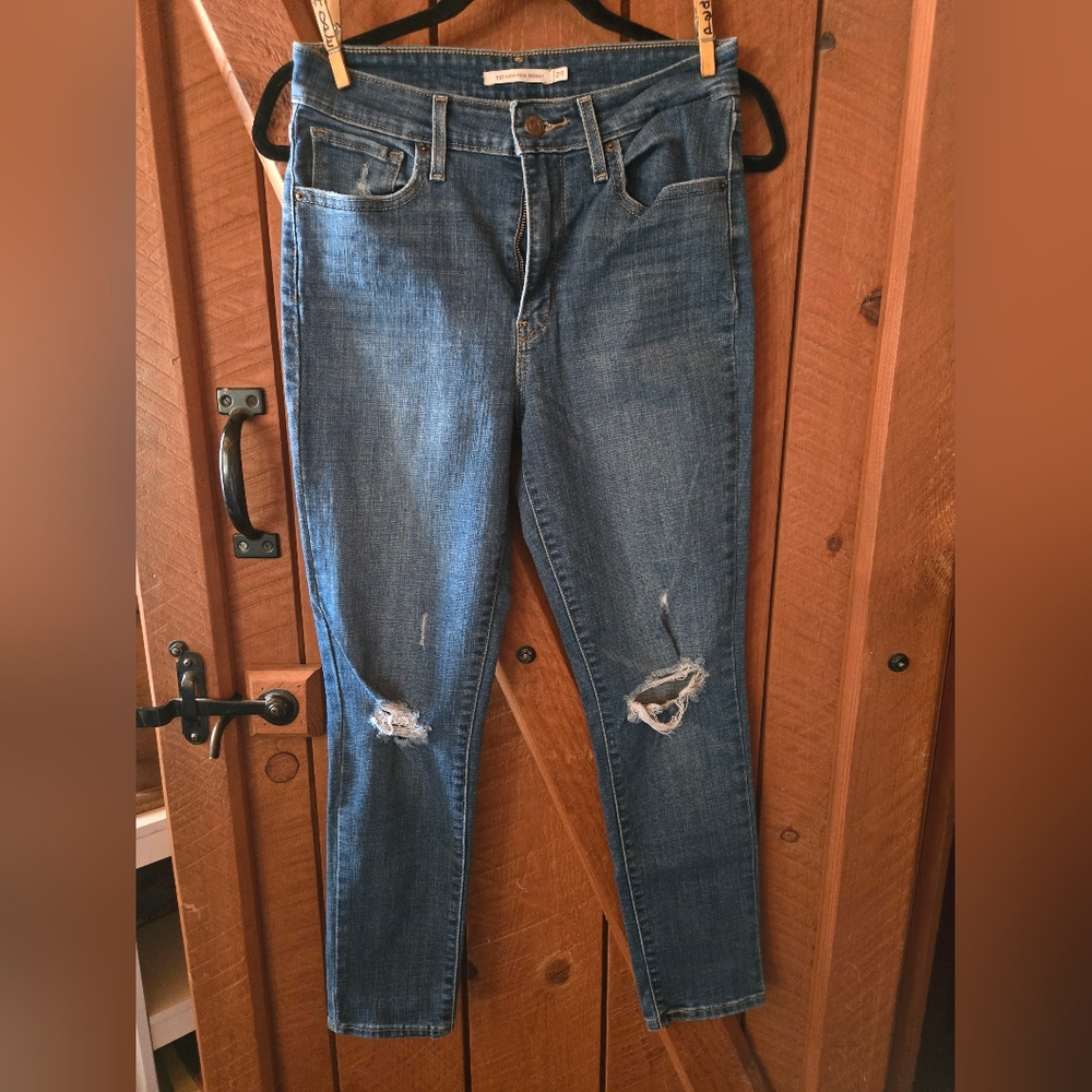 🔥 Levi’s 721 High Rise Skinny Jeans — Size 29 | Cropped + Distressed 💫